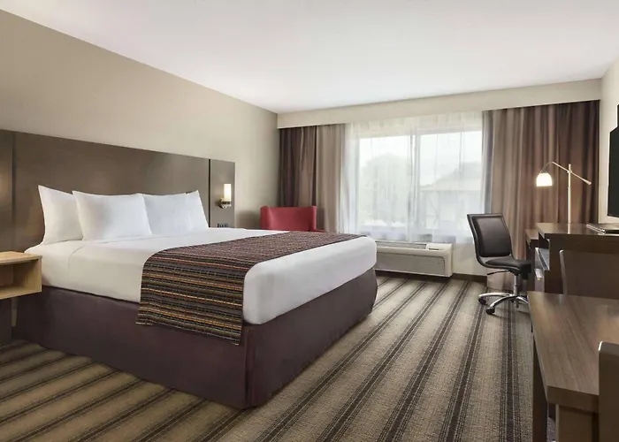 Hotel Country & By Radisson, Southeast Springfield
