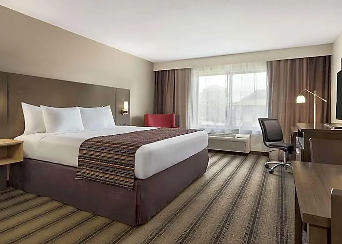 Hotel Country & By Radisson, Southeast Springfield